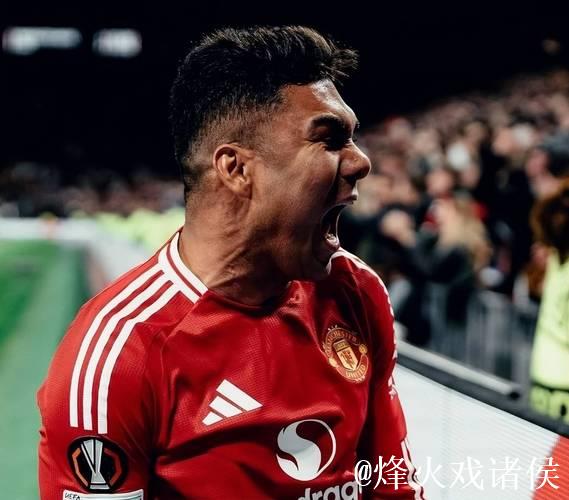 心有不甘！B费赛后用球衣擦汗，并与卡塞米罗激情交谈